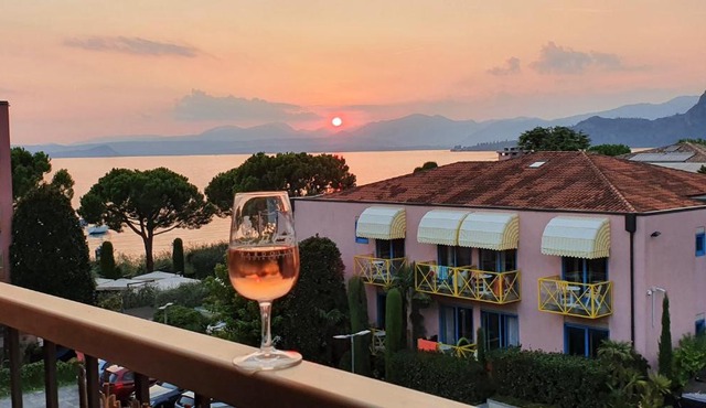Ferienwohnung mit Seeblick & privatem Strand