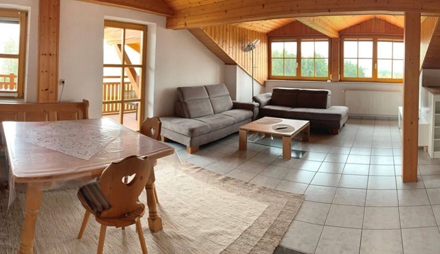 Ferienwohnung mit tollem Ausblick, Terrasse und beheiztem Pool im Garten