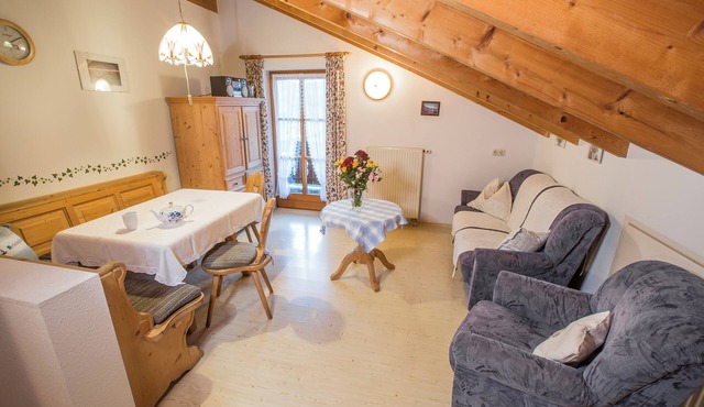 Ferienwohnung Nr. 5, 48 qm, Nichtraucher, 1 Schlafzimmer, Wohnraum/Kochnische, Balkon, Sat-TV, 4 Sterne, max 3 Personen