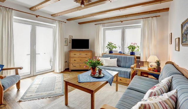 Ferienwohnung Nr. 01 "Watzmann" für 1-2 Pers., ca. 54 qm, Schlafzimmer, Wohnraum, Küche, Terrasse