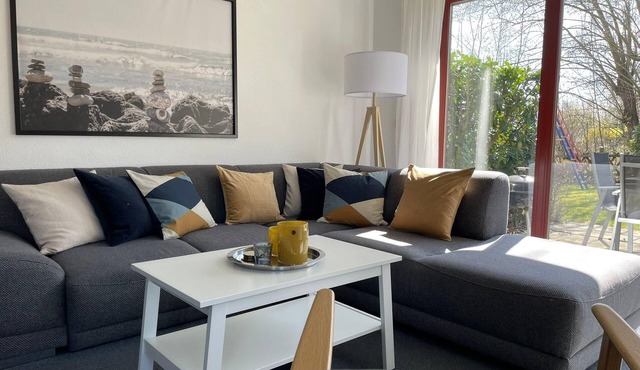 Ferienwohnung "Peter Pan" mit Sonnenterrasse & Garten zwischen Strand, Wald & Wiese auf Rügen!