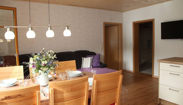 Ferienwohnung Storchennest mit 90qm, 3 Schlafräume für maximal 6 Personen