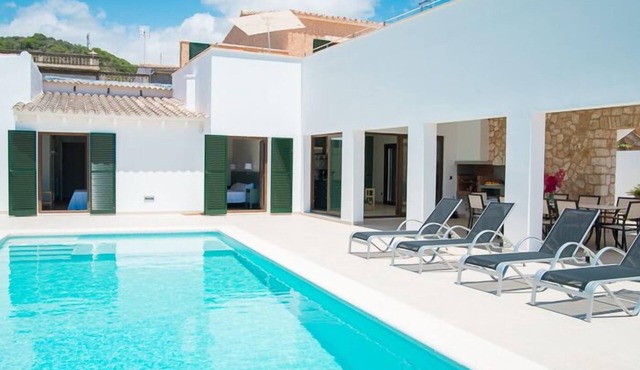 Ferrer de Shorta Modern holiday home for 10, private pool, A/C and Wi-Fi