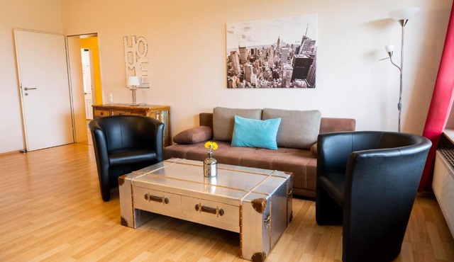 Fewo Art City-Studio Kassel 2, groß, modern, citynah, 3 Schlafzimmer, 2 Bäder, kostenfreie Parkplätze, 2 Süd-Balkons, Herkulesblick