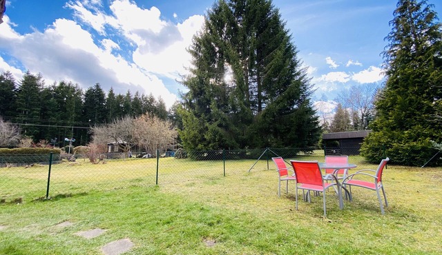 Fewo - Waldrand-lage mit Garten, Grill & Parkplatz. Haustiere Willkommen
