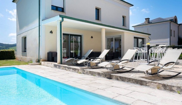 Fidalsa Majestic - Five Bedroom Chalet, Sleeps 10