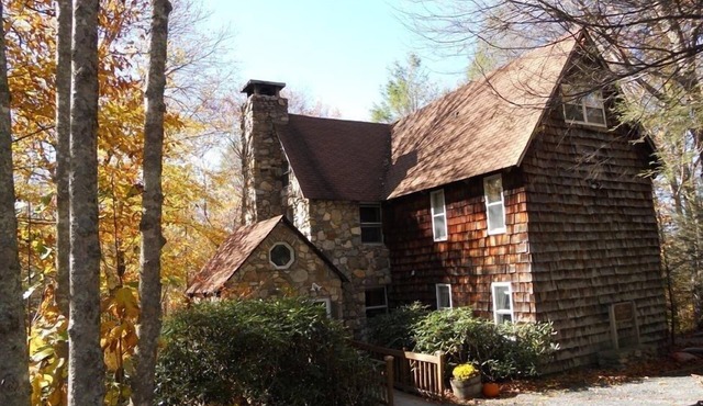 FIELDSTONE AND LOG HOME ON BEECH. Ski season dates available at 2024 prices!