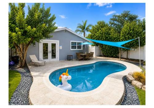 FIFA Bronze Match Private Pool Home Near Beach & Stadium Sleeps 8