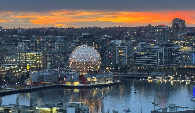 FIFA VENU IS Approx 10 MIN FROM THE CONDO AC condo in vancouver 6 guests parking