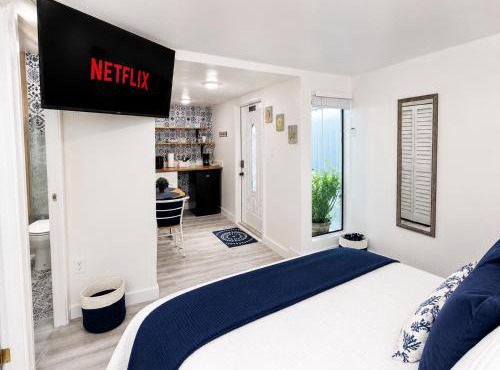 FIFA World Cup, Cozy Studio with Patio, Free Parking