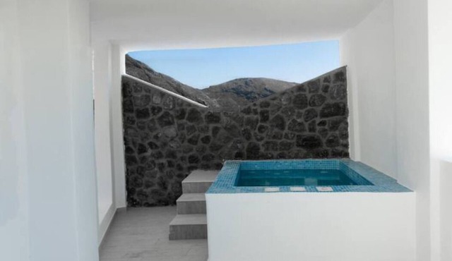 Fig Tree House 1.5km from Black Beach