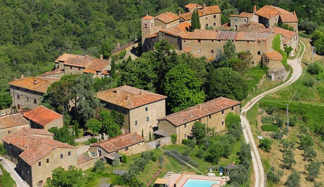 Filippo' holiday flat with swimming pool