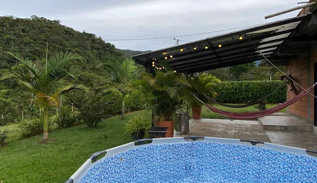 Finca con Piscina en San Rafael a 1 Minuto del rio con Wifi Para 6 a 12 Personas