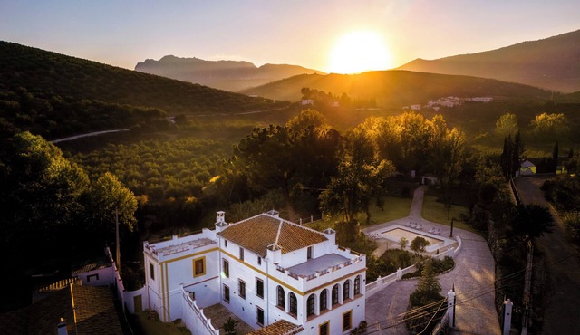 Finca Las Pecas - Exclusive Andalusian luxury finca for families and celebrations