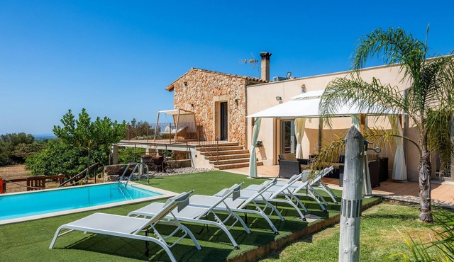 Finca Monserrat, ideal for families with swimming pool