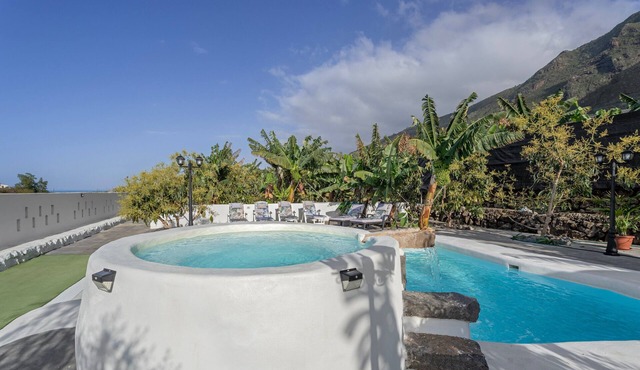 'Finca Oasis Samuel' with Mountain View, Shared Terrace and Private Garden