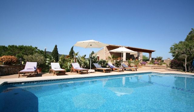 Finca restaurada con piscina, vistas al mar y en una preciosa ubicación montañosa - Can Ramon