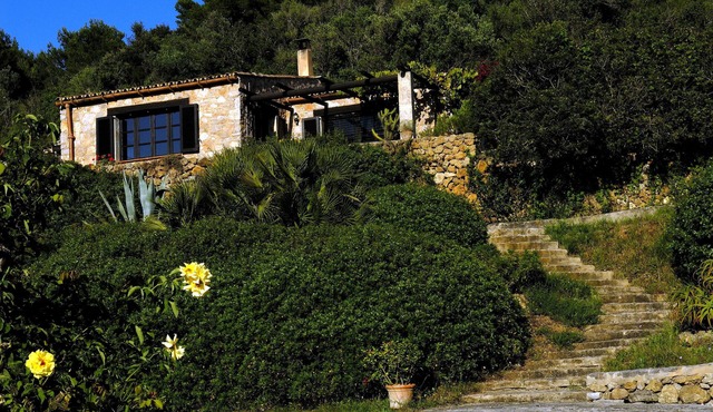 Finca with large grounds and sunny location near Arta