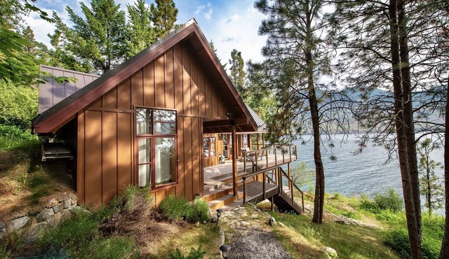 Find serenity with a secluded lakefront cabin+EV Charger+Lake views+Lake Access