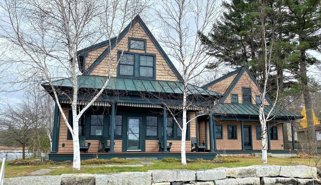 Find Your Bliss at this Private and Captivating Lakeside Retreat