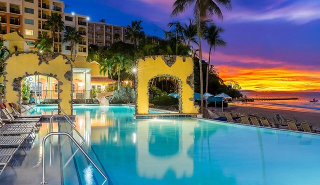 𝐅𝐢𝐧𝐝𝐢𝐧𝐠 𝐌𝐞𝐢𝐥𝐢’𝐬 Beachfront Dream Holiday at Frenchman's Cove Resort