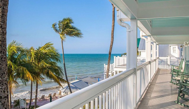 𝐅𝐢𝐧𝐝𝐢𝐧𝐠 𝐌𝐞𝐢𝐥𝐢’𝐬 Beachfront Coconut Resort near Southernmost Pointe