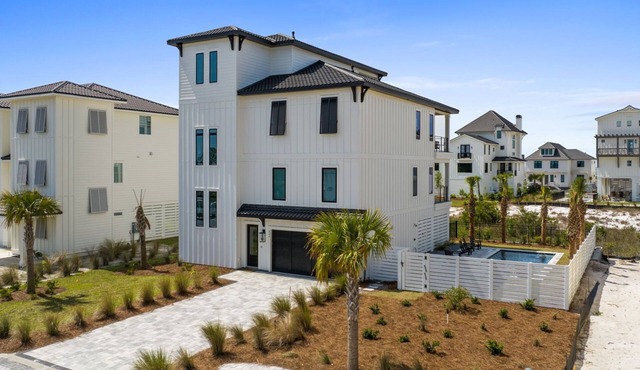 Fins with Benefits: Book July 4th Week! Private Pool, Pet-Friendly, Sleeps 18!