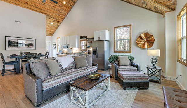 Fire Pit w/Pond: Modern Mtn Retreat in Smoky Mtns