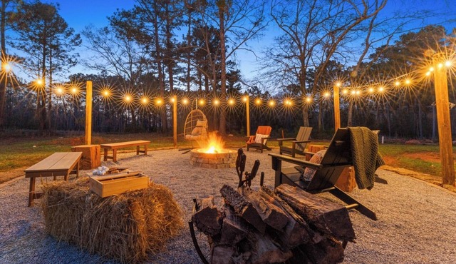 Firefly Farms | Game Barn-Pets-Hot tub-Lake