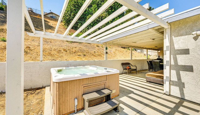 Fireplace, Hot Tub, Patio & Bbq: San Diego Home