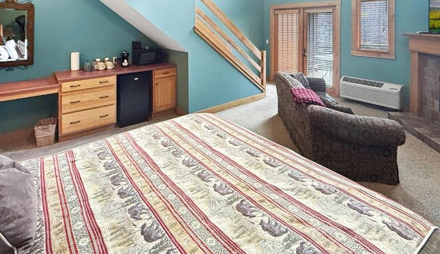 Fireplace Suite 16 at the Nantahala Village