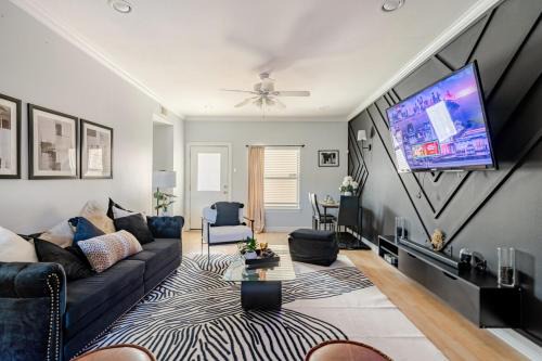 Fireside Double Kings Midtown Luxe Suite