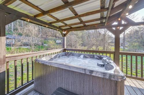 Fireside Evenings: Red River Gorge Gem w/Hot Tub