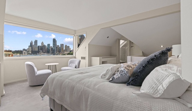 Firework View Location! Classic 4-Level Terrace Style Living in Kirribilli