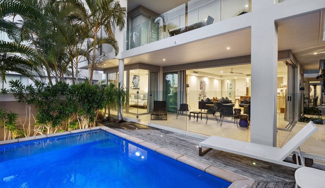 First Class Luxurious Apartment on Noosa River - Unit 1 Wai Cocos, 215 Gympie Terrace