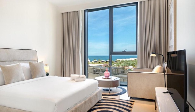 FIRST CLASS Studio Premium Coastal Living