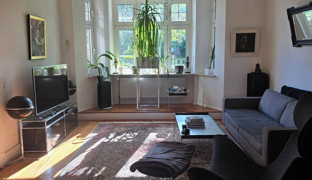First floor apartment in a sandstone house (villa) with beautiful garden.