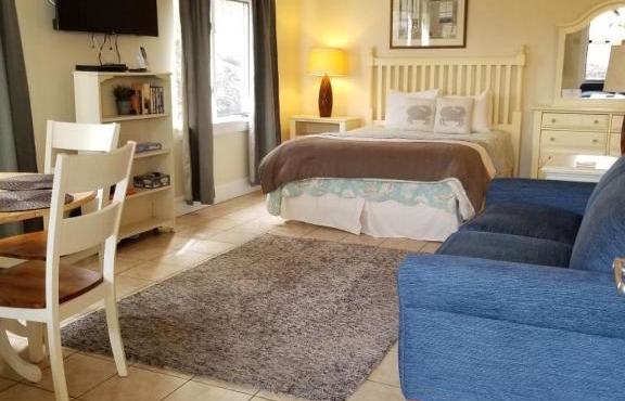 First floor comfort and convenience Sheepscot Harbour Studio #207