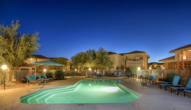 First-floor condo with pools & hot tub - dog-friendly