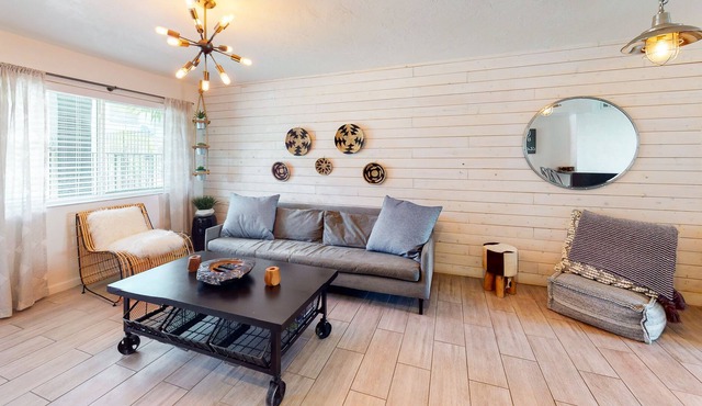 First-floor condo with private washer/dryer, outdoor pool, gas grills & AC