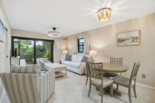 First Floor - End Unit With Lake Views