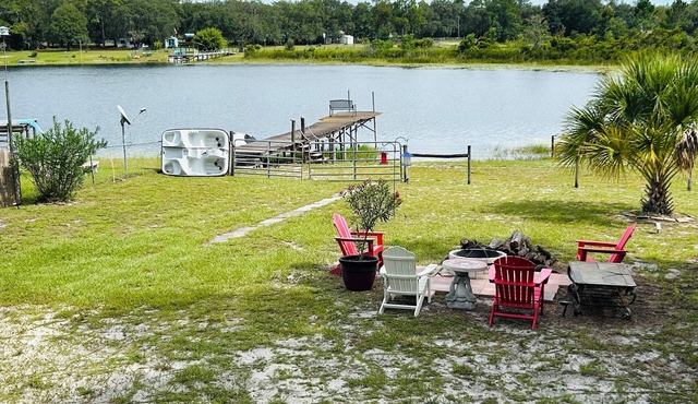 Fish from own dock or in Palatka, Visit Ocala National Forest, FU Gators 30+ min