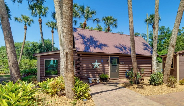 Fish On-Site: Okeechobee Cabin w/Pool Access