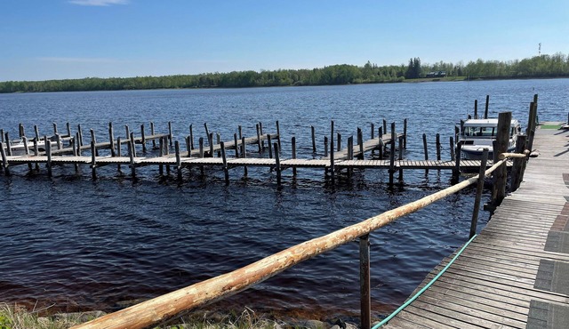 Fisherman Base Camp on Rainy River - 5 Mins to the Lake!