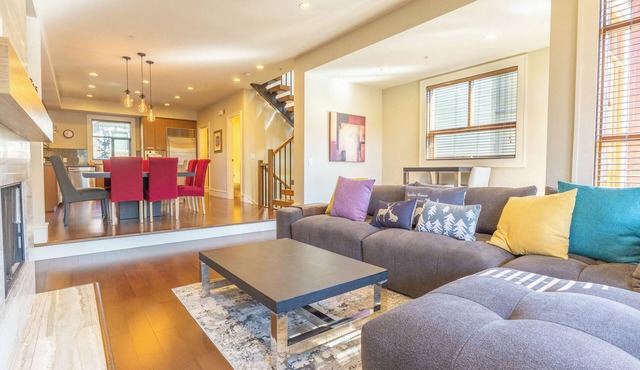 Fitzsimmons #33 Luxury 4 Bedroom, Private Hot Tub, BBQ