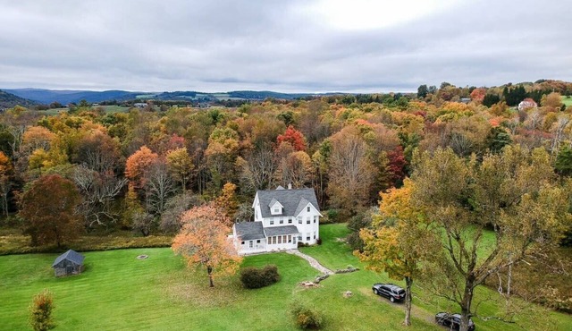 Five Acres Farm - Charm and Seclusion with 5 BR