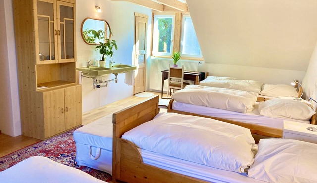 Five-bed room 30 sqm with private shower and shared WC, max. 5 persons