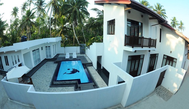 FIVE BEDROOM DELUXE VILLA WITH PRIVATE SWIMMING POOL