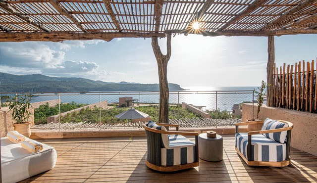 Five Bedroom Residence With Private Pool and Resort Access