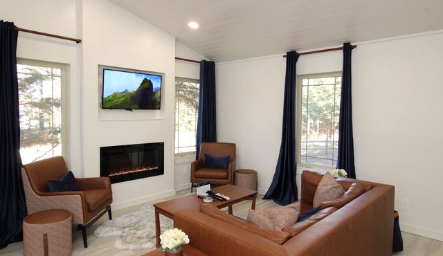 Five cabins on one property, Fire Pit, Free Sledding, BBQ, A/C